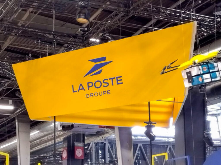 photo d'un trapèze suspendu pour la poste