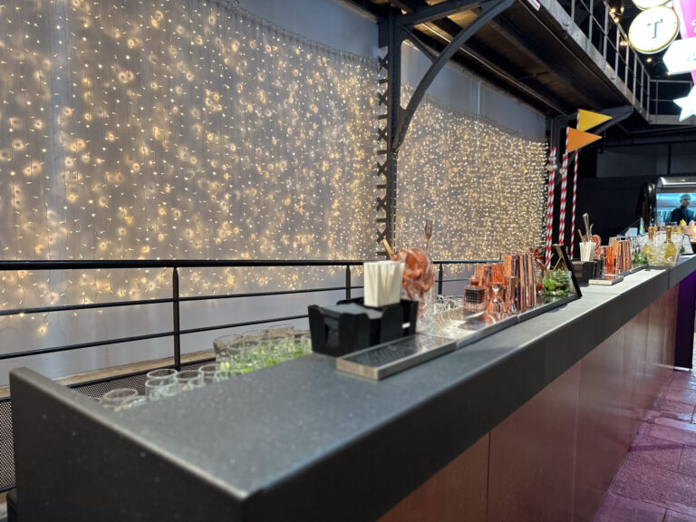 image d'un bar d'une soirée privée