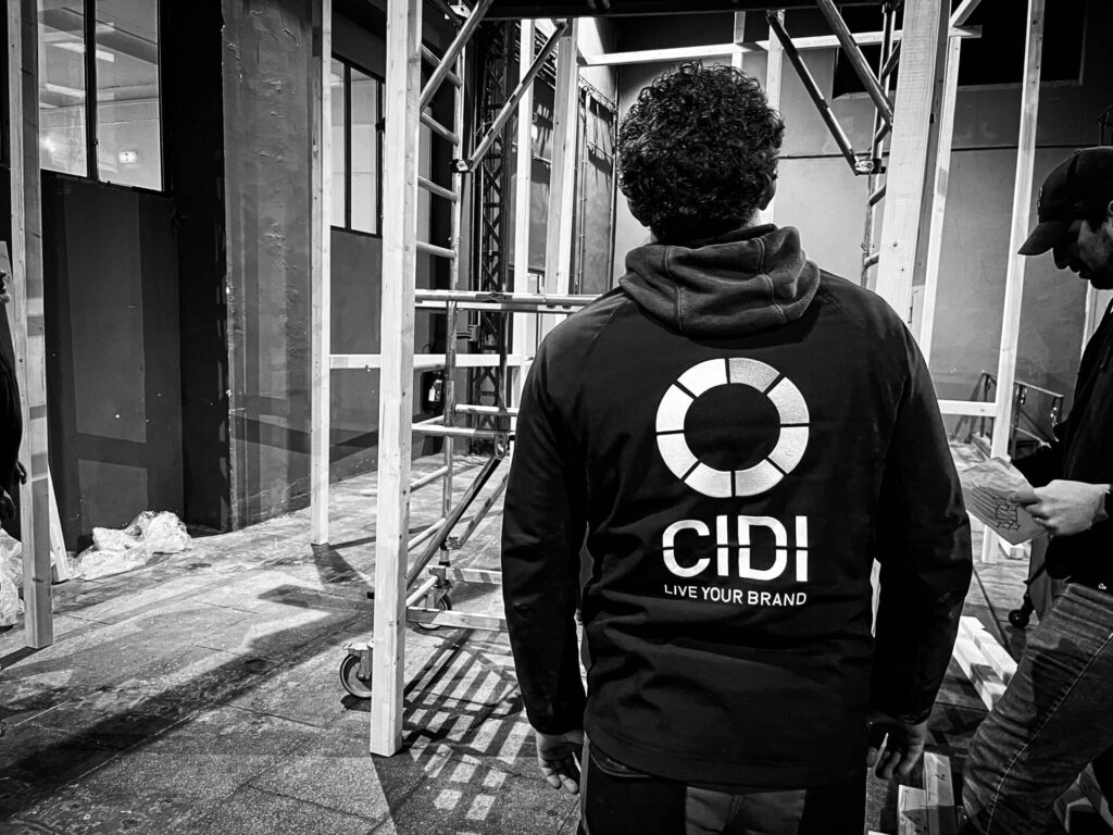 Photo d'un installateur CIDI Groupe sur une installation