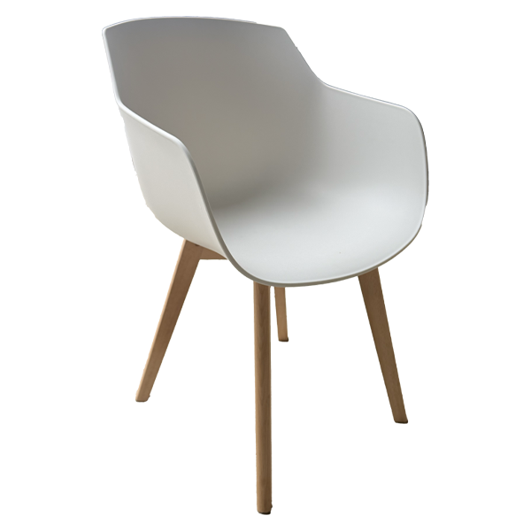 Chaise blanche et pieds bois